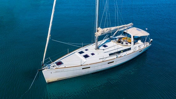 Oceanis 45 Exterior