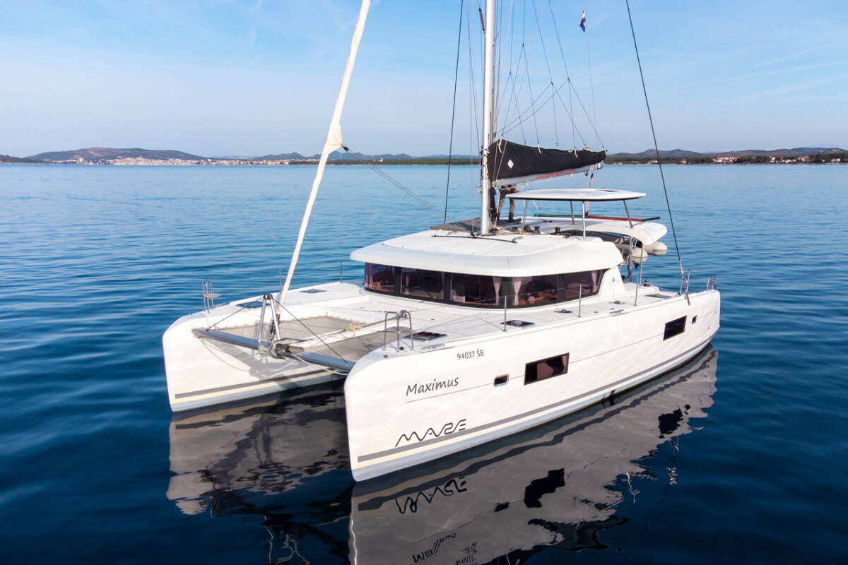 Lagoon 42 Exterior